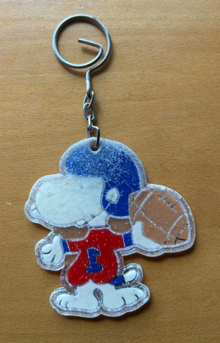 Vintage kitsch Snoopy NFL American Football Retro Keychain 70s