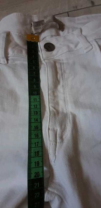 Spodnie damskie na lato ,białe ze srebrnymi lampasami .Zara Basic