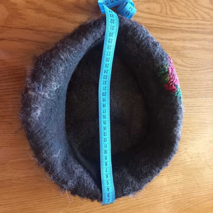 Берет с вышивкой