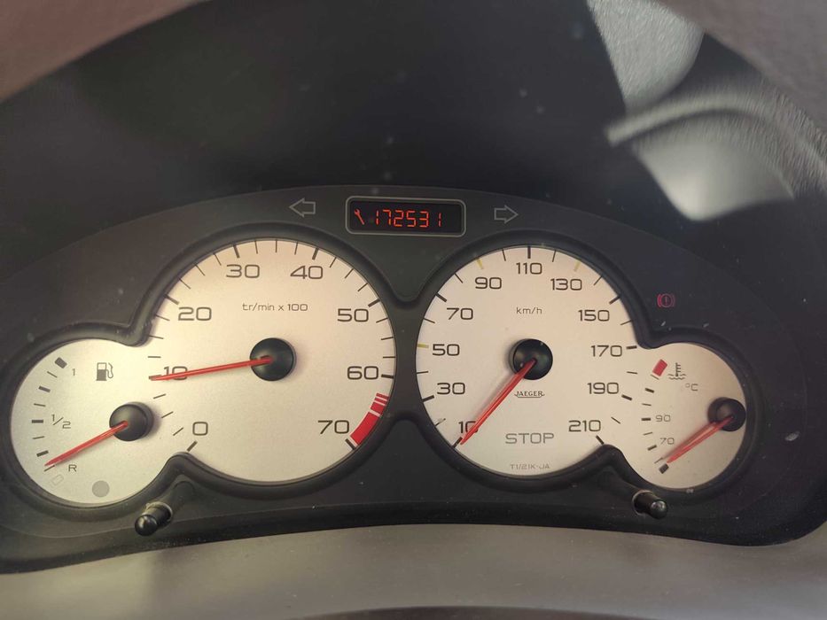 Peugeot 206 1.1 / Gasolina / Ano 2001 / 5 portas
