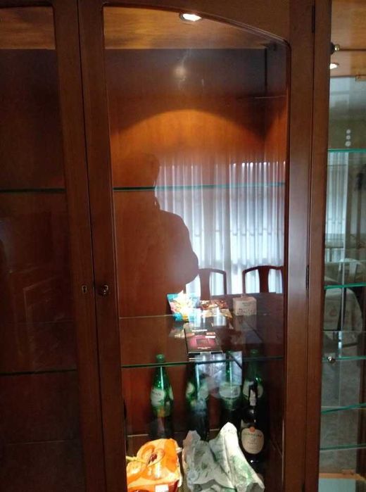 Móvel Cristaleira em madeira maciça