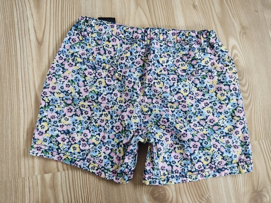 Krótkie spodenki h&m 134