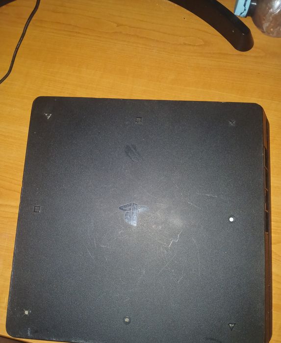 PlayStation 4 Slim 1TB + Minecraft PS4 Edition (Legacy Edition)