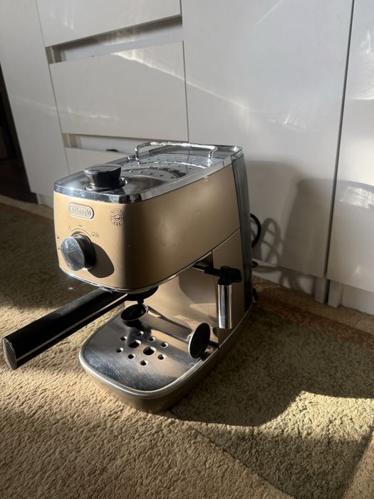 Продам кофеварку Delonghi