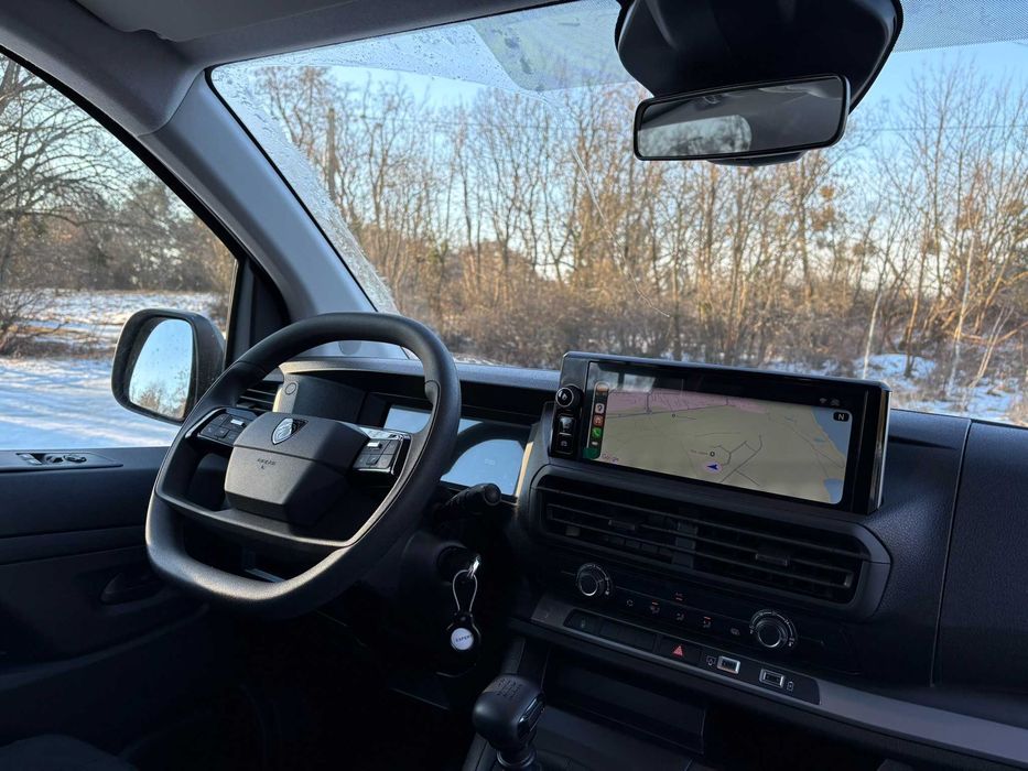 Wynajem busa, wypożyczalnia aut dostawczych, BEZ LIMITU KM [Expert 6-miejscowy]