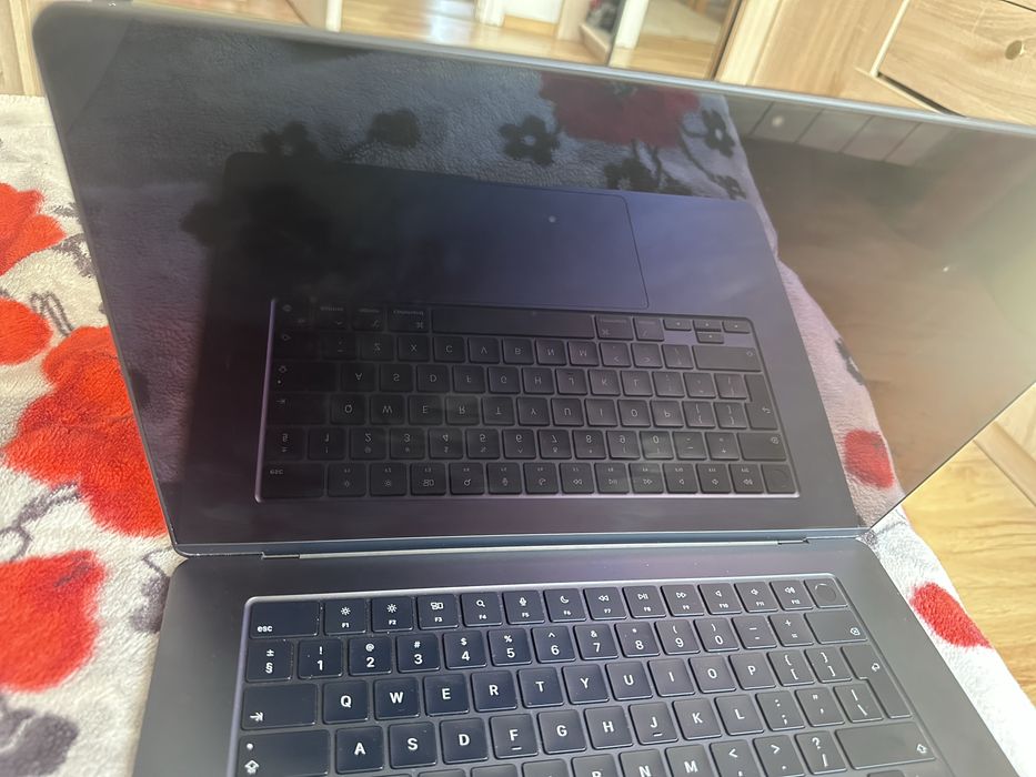 MacBook Air M2 stan idealny bateria 95%