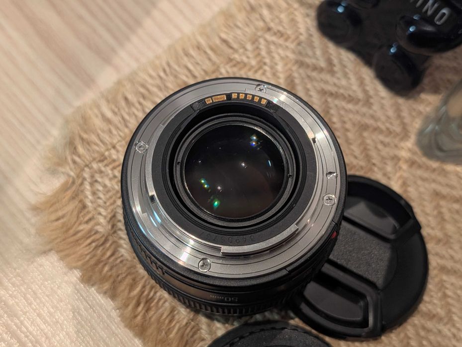 Об'єктив Canon EF 50mm 1.4