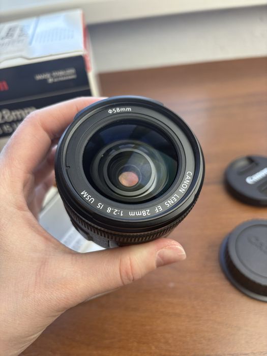Canon EF 28 mm f/2.8 is USM