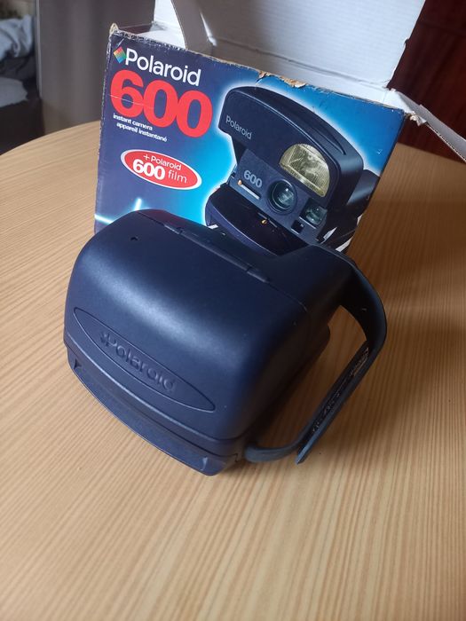 Polaroid 600 Clássica - Testada e Pronta para Capturar Momentos!