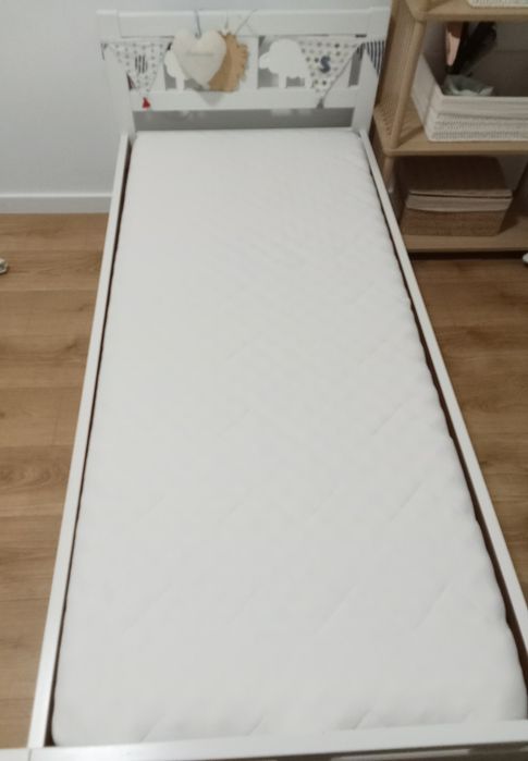 Vendo cama e colchao criança
