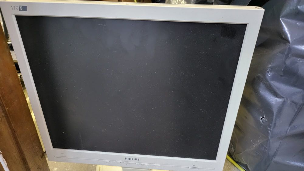 Monitores 19” a funcionar