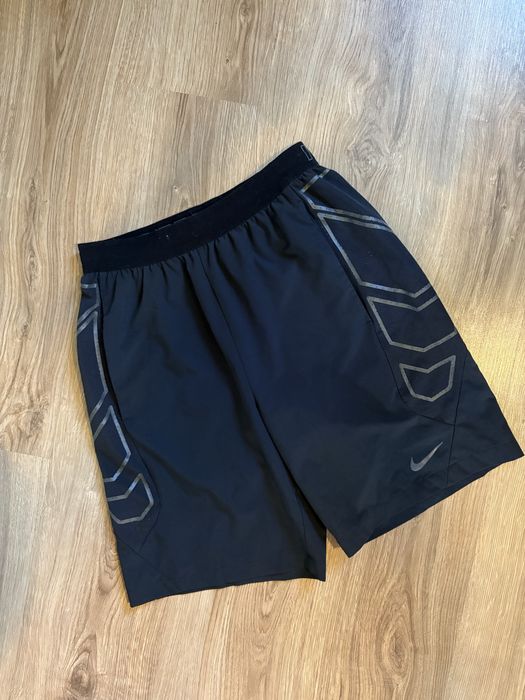 спортивні шорти nike pro