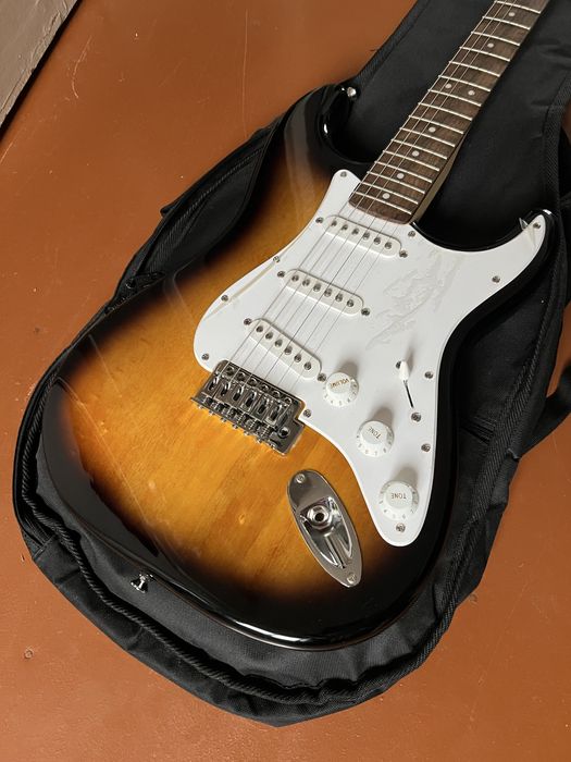 Электрогитара електрогітара  SQUIER BULLET STRAT