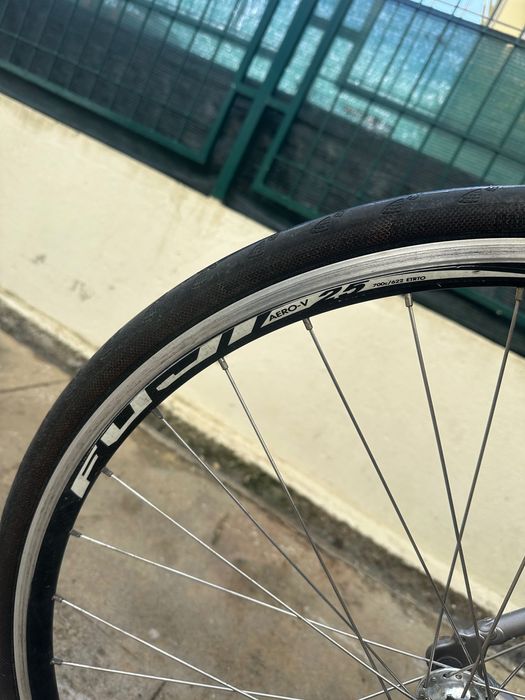 Bicicleta de estrada Fuji em muito bom estado