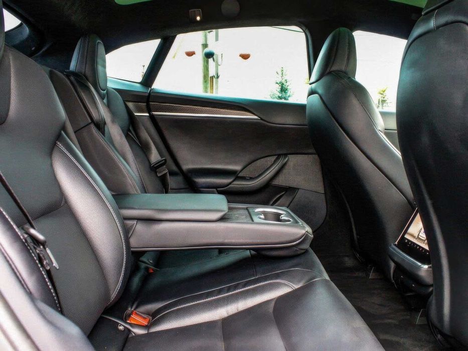 Tesla Model S      2022