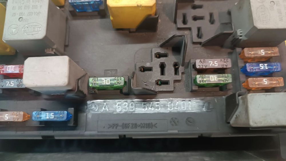 CAIXA DE FUSIVEIS / SAM MERCEDES VITO W639 A6395450401 518878004