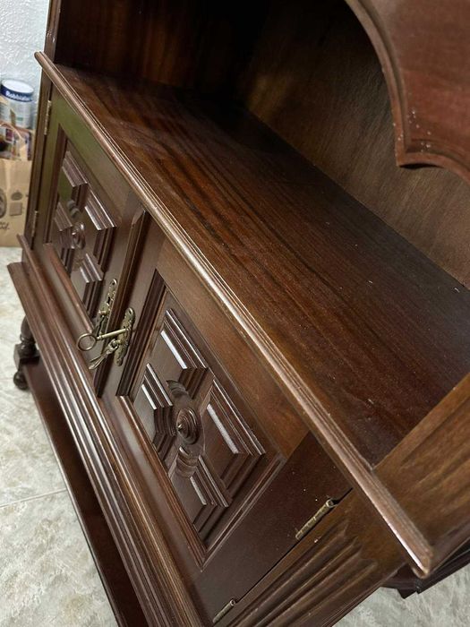 Móvel de Sala/Quarto Clássico em Madeira Maciça