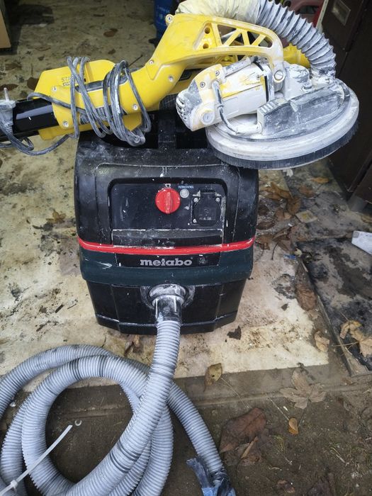 Odkurzacz plus żyrafa i zestaw noży