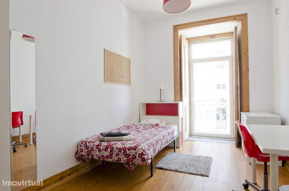 Room - located in Santa Apolónia, Lisbon