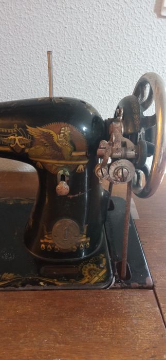 Maquina costura Singer com móvel incluído