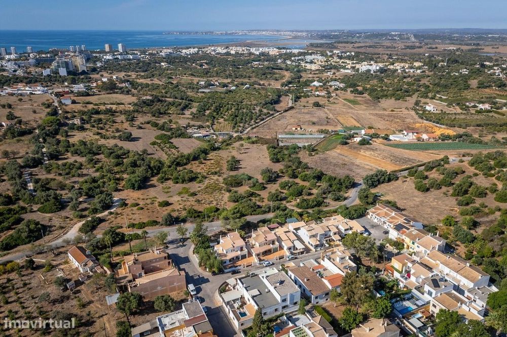 Excelente Moradia T4 com 438 m2 de Área de Construção em Alvor – Urb.