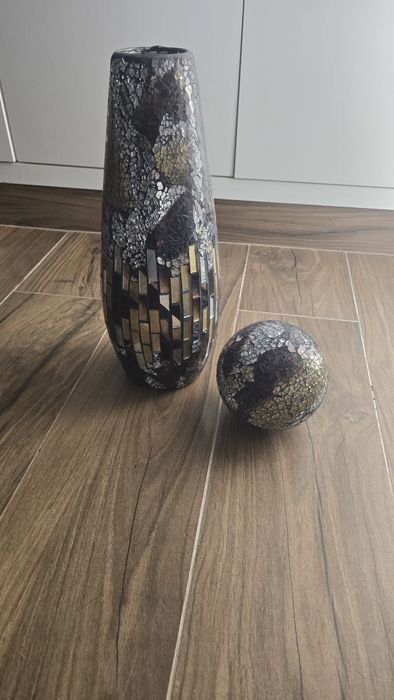 Vaso e bola decorativa445836141108275200