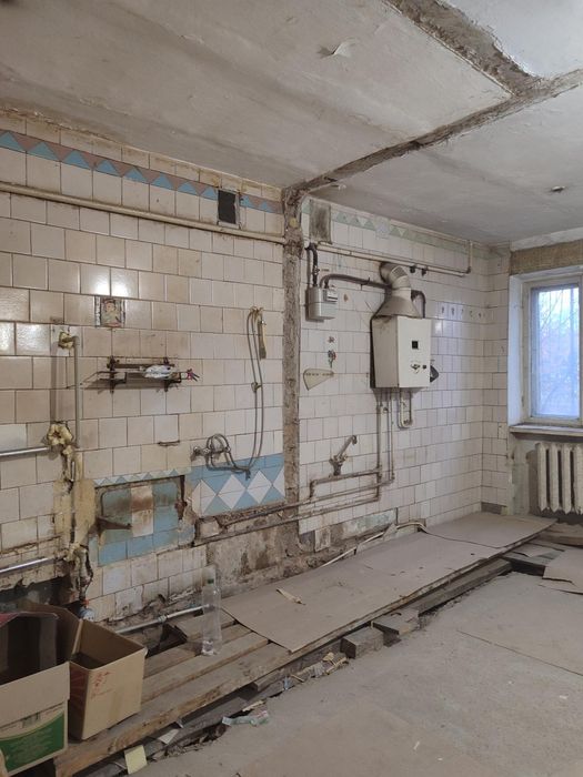 Продам на Черемушках 2 ком.квартиру. Фасад 1эт. Можно под офис 046-084