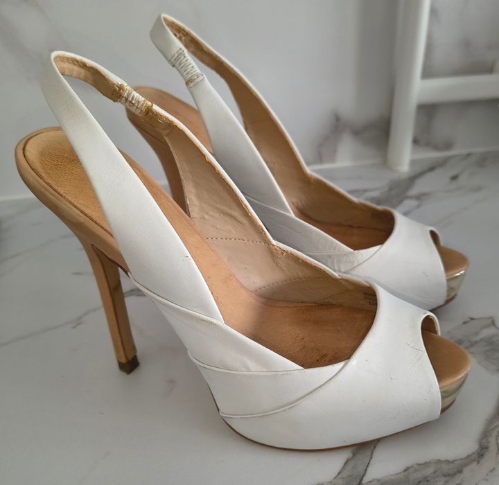 Sapatos elegantes da Zara. Usados apenas em 2 cerimónias.  Como novos