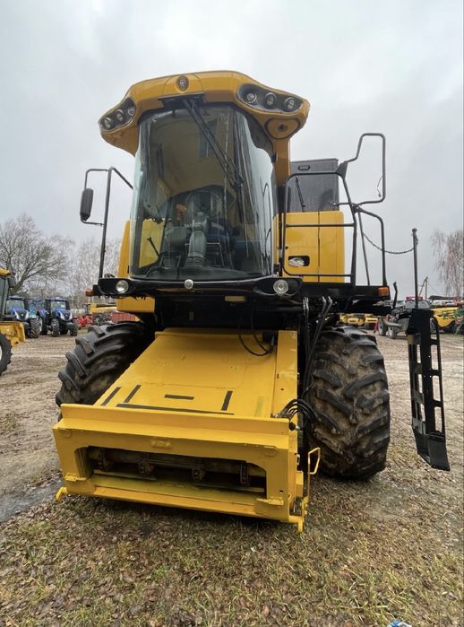 Комбайн New Holland CSX7080