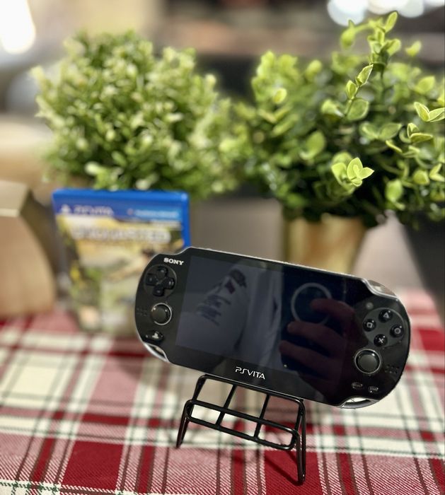 PlayStation Vita OLED (Desbloqueada) + Cartão 512Gb + Uncharted
