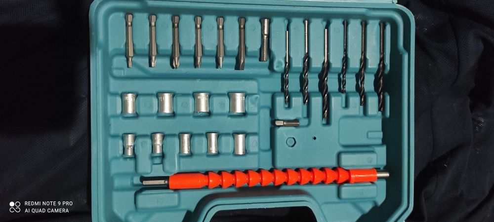 Шуруповерт Makita 12V Li-ion: 2 АКБ, кейс та повний набір інструментів