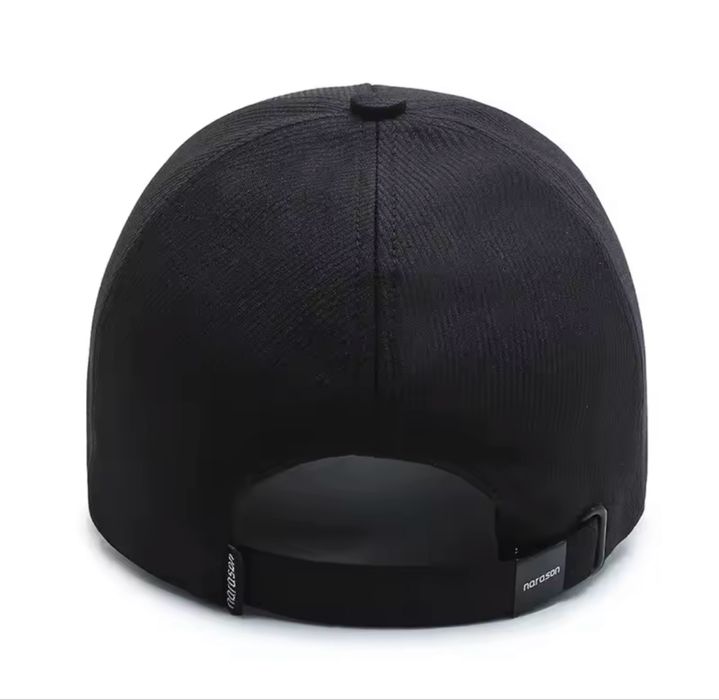 Черная кепка з козирком