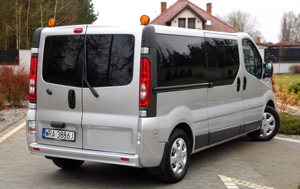 Renault Trafic 2.0 d 2008 року.