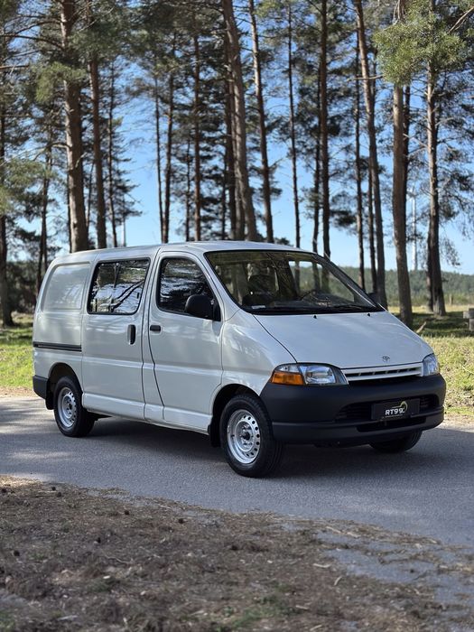 Toyota HiAce 2.4D | 6 lugares