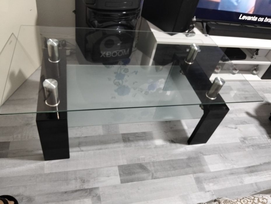 Mesa de centro em bom estado...