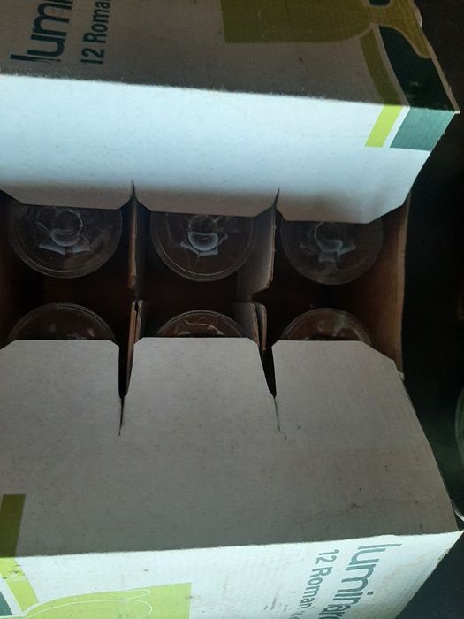 24 Copos novos em caixa