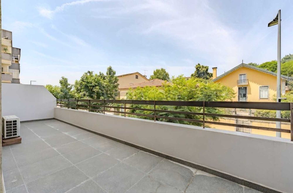 Fantástico Apartamento T3 renovado com terraços e garagem no centro de Amares