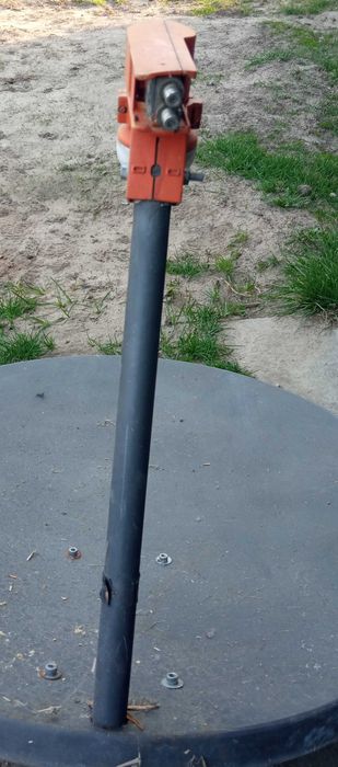 Antena satelitarna z uchwytem