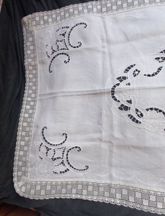 Obrus richelieu rękodzieło