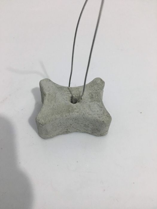 Kość betonowa 35/40/50 gruba22mm z drutem