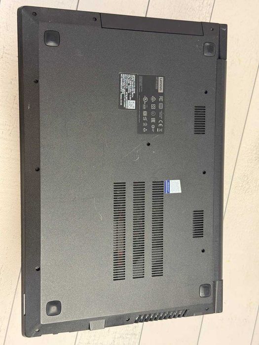 Lenovo V110-15IKB intel i5-7200U 8ram  ssd 128gb Full HD 15.6