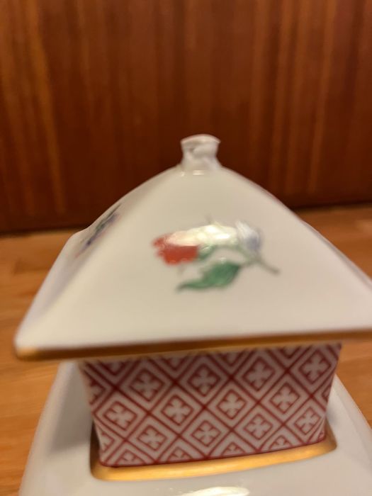 Jarra / Pote Coberto em Porcelana "Vista Alegre" Motivo Floral