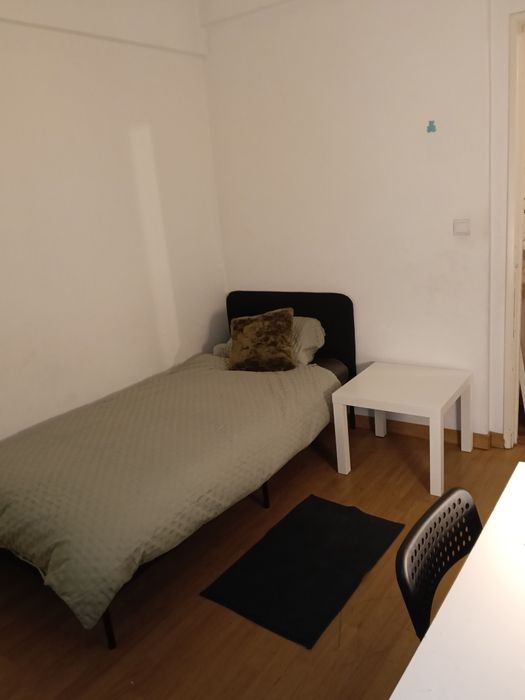 Quartos mobilados com varanda Algés/Dafundo