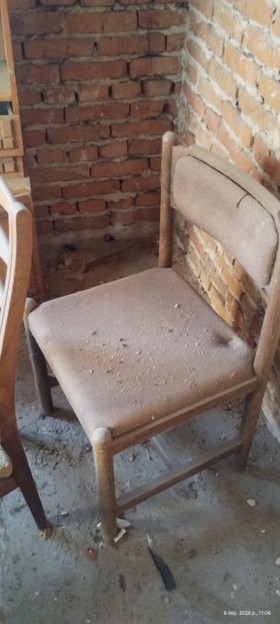 Стільці, кухонні, у вітальню