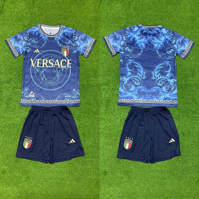 Дитяча футбольна форма різна