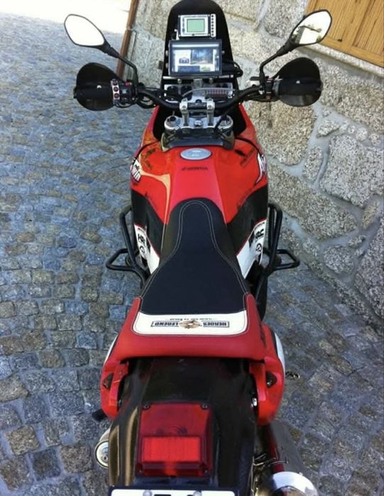 África Twins Rallye 750