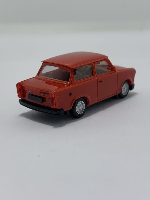 Trabant 1.1 da Herpa escala 1/87