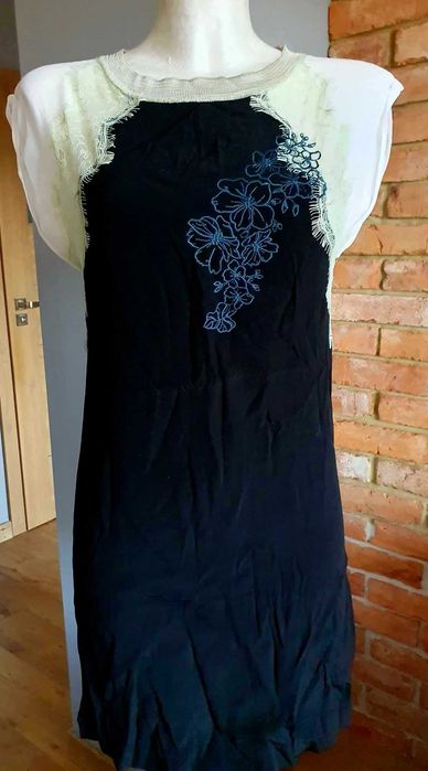 Sukienka marki Guess