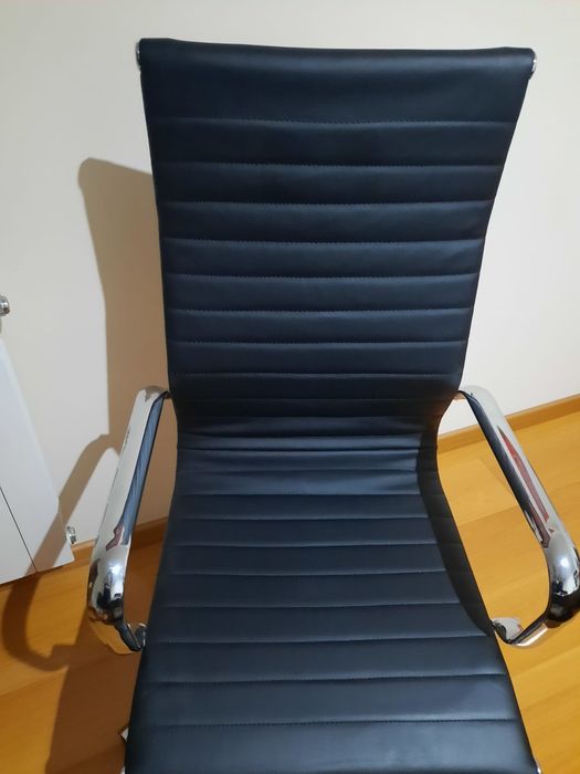 Cadeira de escritório como nova