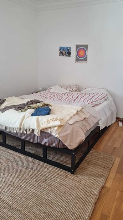 Estrutura de cama de madeira - 150x200 cm